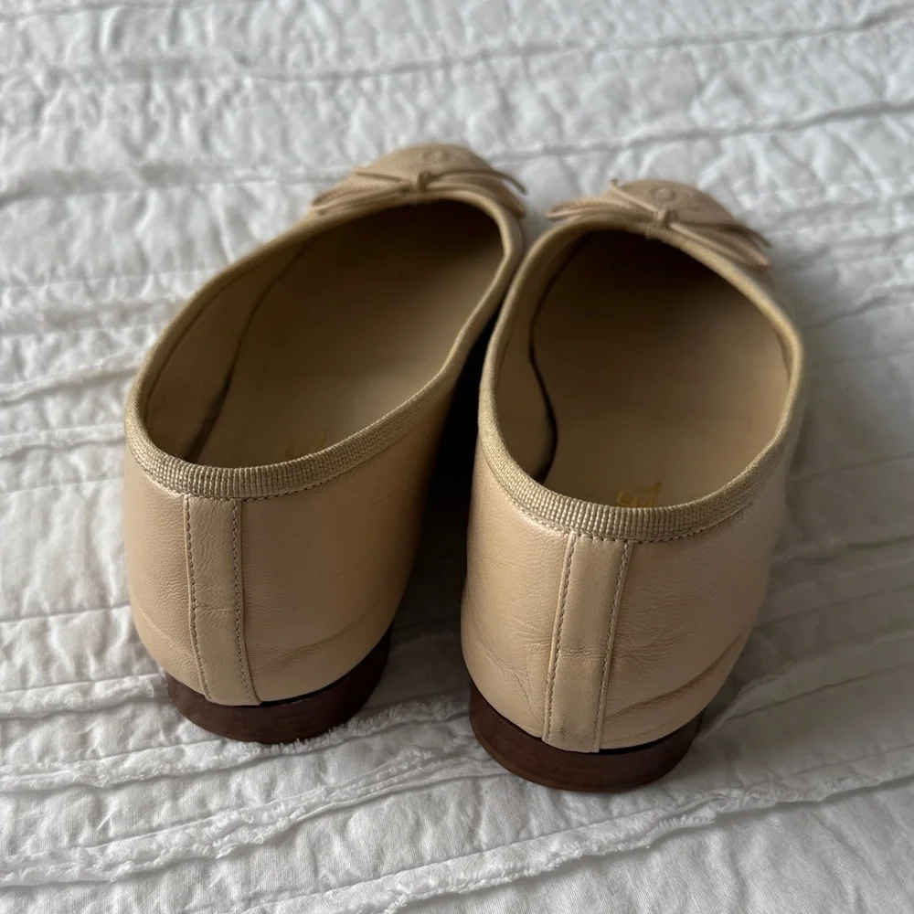 CHANEL Cream Leather Flats with Bow - Picture 5 of 9
